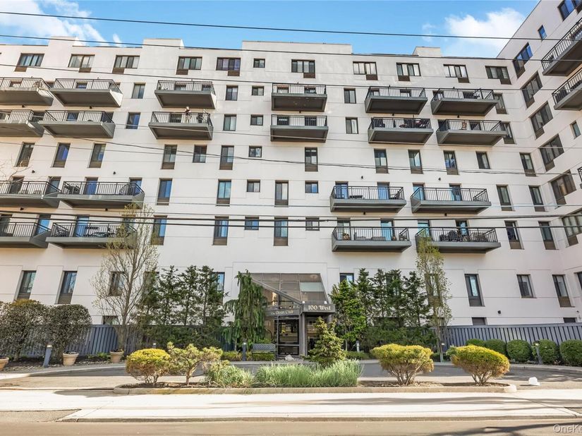 100 W Broadway 2DD, Long Beach NY 11561