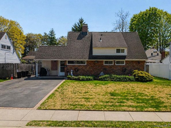 6 Mead Lane, Westbury NY 11590