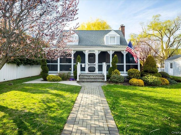 3937 John Lane, Seaford NY 11783