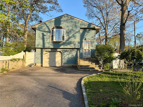 72 E Lake Terrace, Lake Ronkonkoma NY 11779