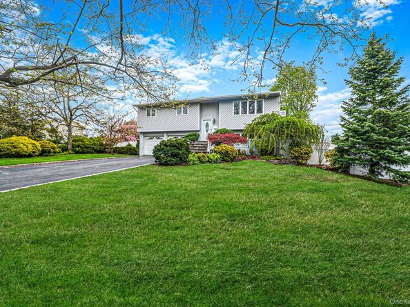 6 Oatley Place, Commack NY 11725