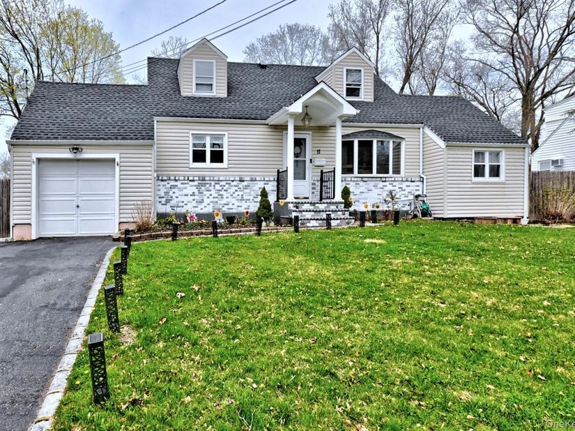 12 Bruce Lane, Kings Park NY 11754