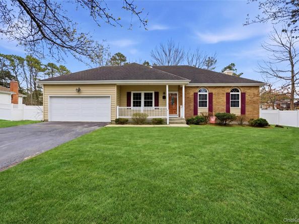 33 Timber Ridge Drive, Coram NY 11727