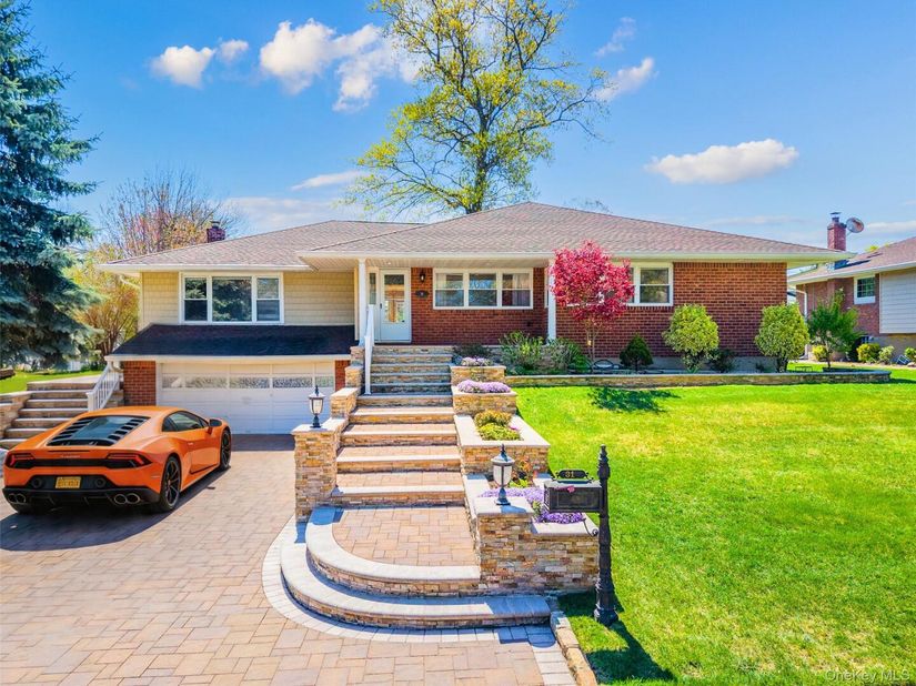 31 Edgemere Drive, Searingtown NY 11507