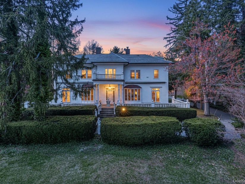 365 E Shore Road, Great Neck NY 11023