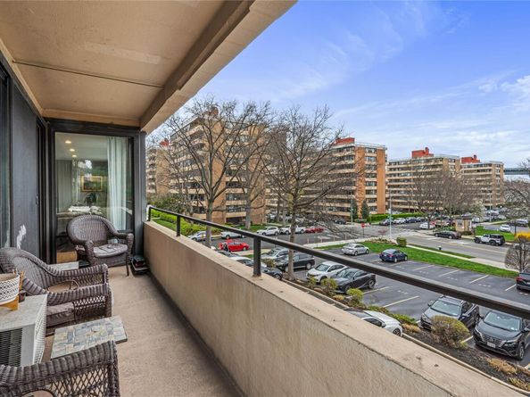 162-40 9th Avenue 3B, Beechhurst NY 11357