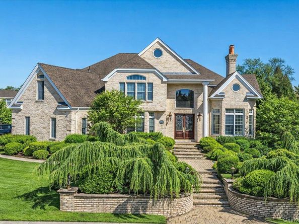 22 Turnberry Court, Dix Hills NY 11746