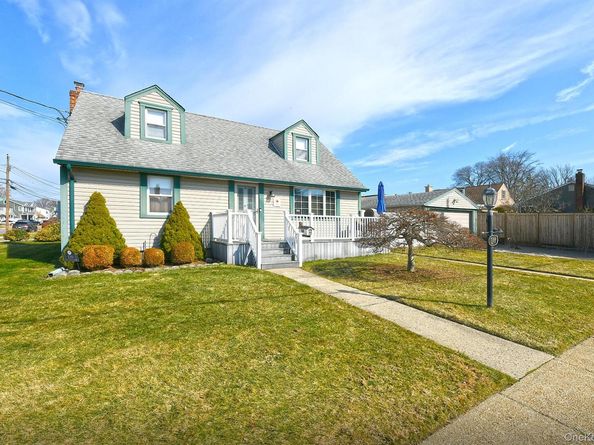 120 E Zoranne Drive, Farmingdale NY 11735