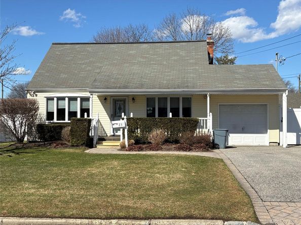 23 Kime Avenue, North Babylon NY 11703