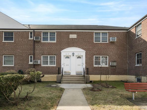 255-14 61st Ave 14, Little Neck NY 11362