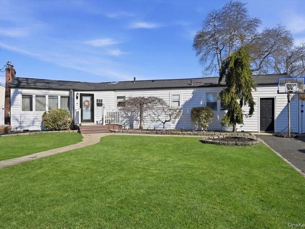 17 Hawthorne Street, Massapequa NY 11758