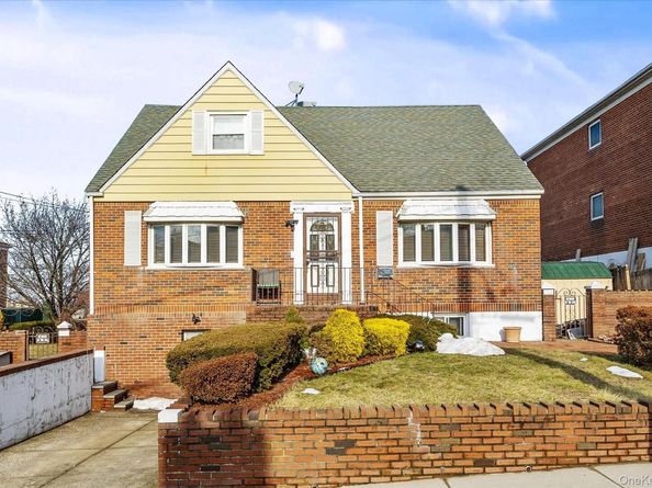 5739 78th Street, Middle Village NY 11379