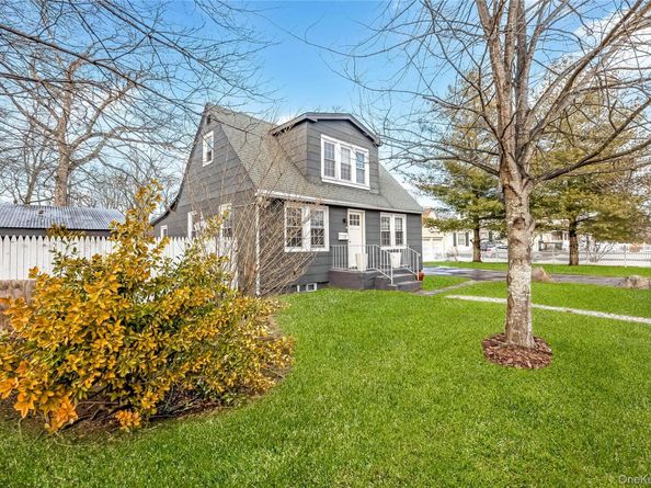 97 Berry Street, Lindenhurst NY 11757