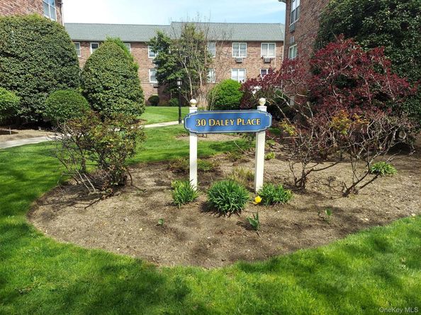 30 Daley Place 136, Lynbrook NY 11563