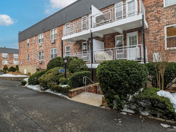 30 Daley Place 136, Lynbrook NY 11563