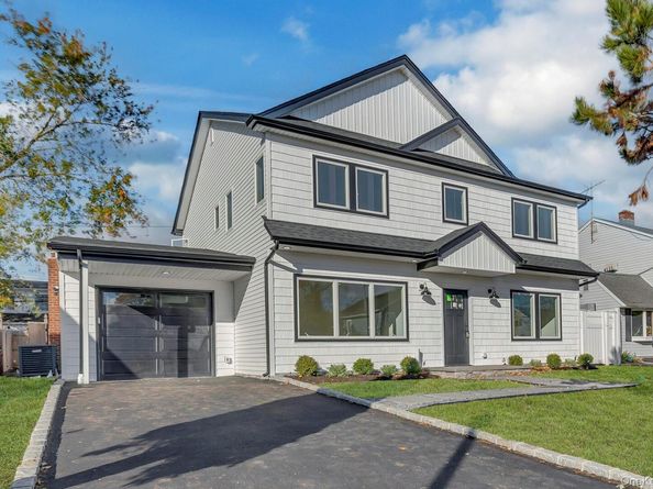 22 Family Lane, Levittown NY 11756