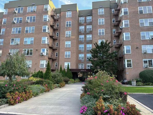 18-40 211st Street 5A, Bayside NY 11360