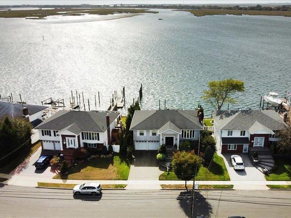 3106 Clubhouse Road, Merrick NY 11566