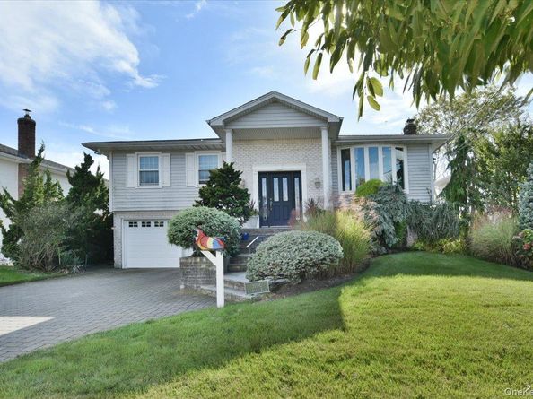 3106 Clubhouse Road, Merrick NY 11566