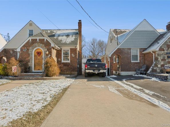 15 N Oceanside Road, Rockville Centre NY 11570