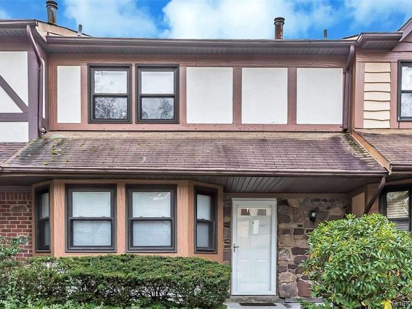 6 Cold Harbour Lane, Woodbury NY 11797