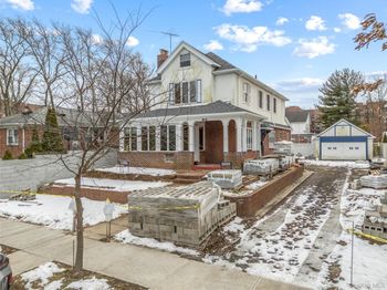 16016 Riverside Drive