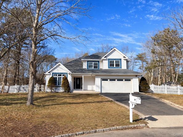 10 Silver Court, Ridge NY 11961