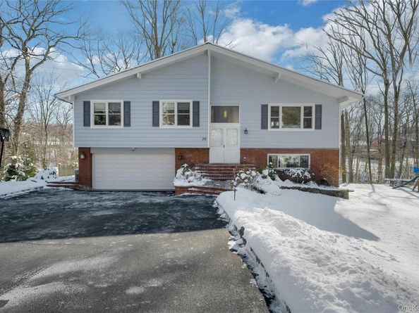 30 Highclere Lane, Valhalla NY 10595
