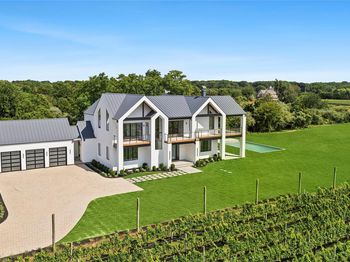 19620 Soundview Avenue