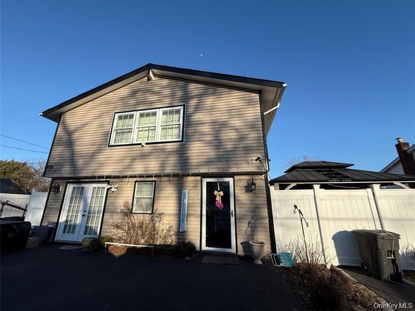 17 Hampton Road, Shirley NY 11967