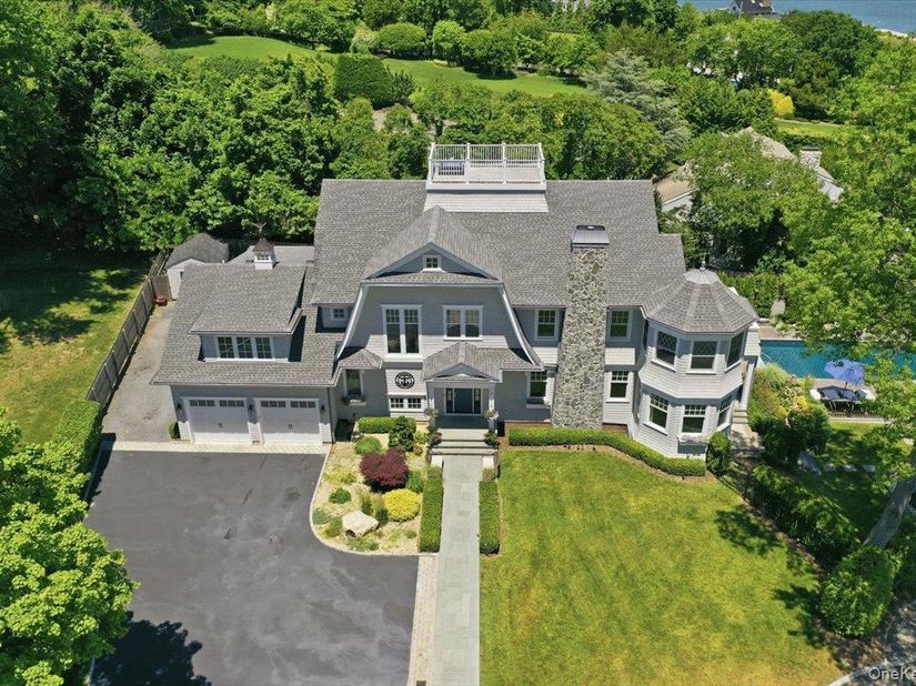 7 Preston Lane, East Setauket NY 11733
