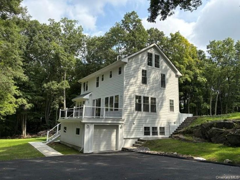 18 Laurel Road, South Salem NY 10590
