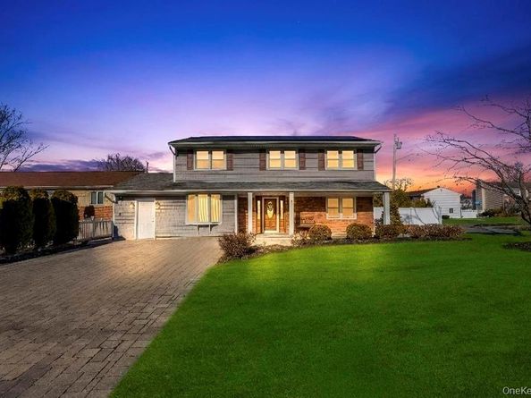 3 Avelaine Court, Babylon NY 11702