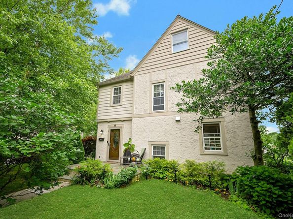 4 Interlaken Avenue, New Rochelle NY 10801