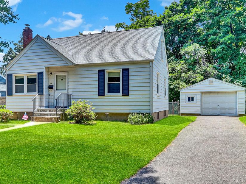 19 Poplar Place, Glen Cove NY 11542