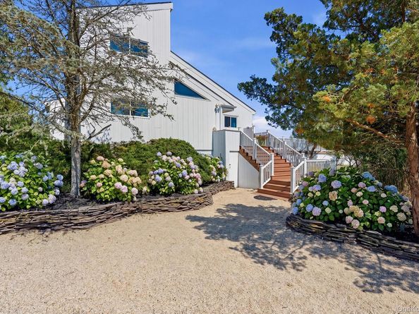 16 Meadow Lane, Westhampton Beach NY 11978