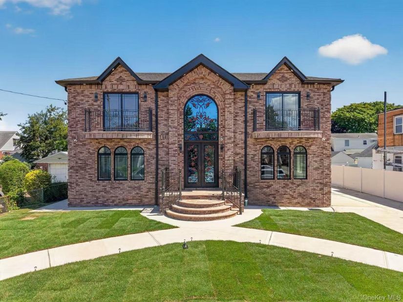 946 Cherry Lane, Garden City Park NY 11001