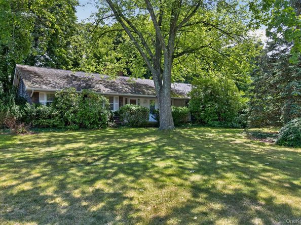 22 S Lot Road, Smithtown NY 11787