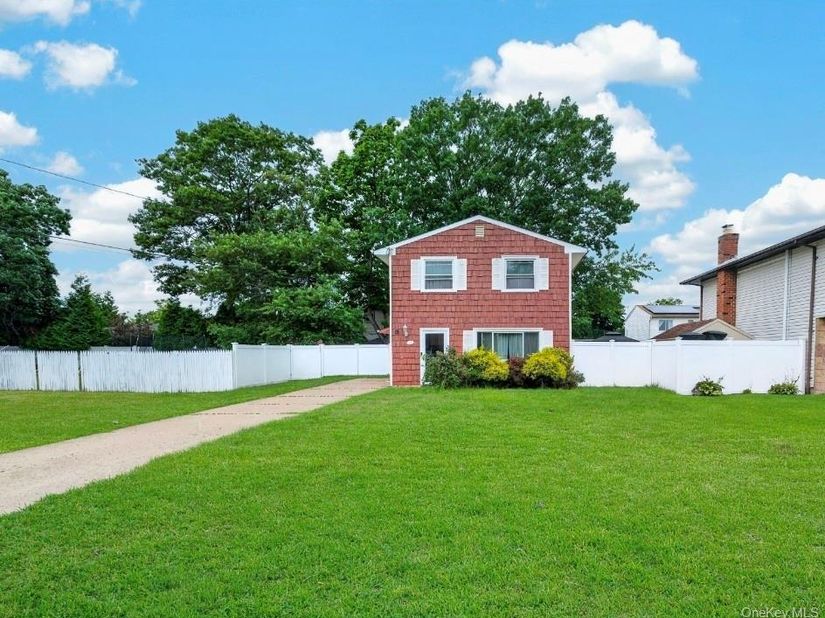 60 Lincoln Avenue, Deer Park NY 11729