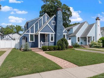 995 Kings Parkway