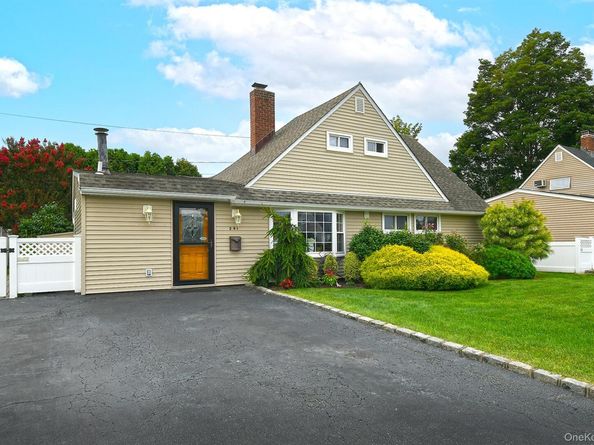 261 Elm Drive S, Levittown NY 11756
