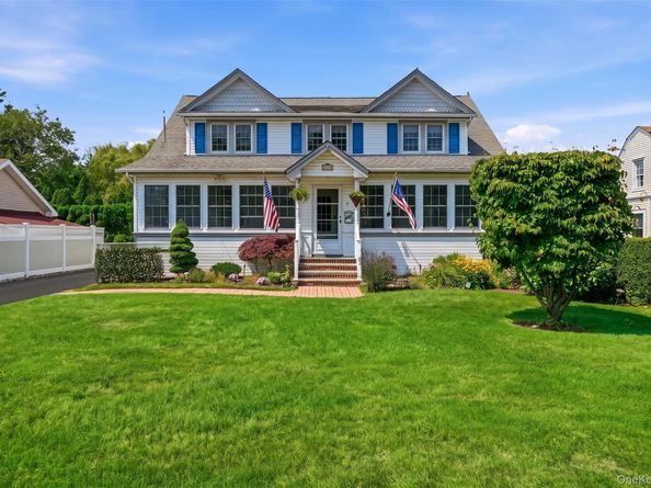 11 Hampton Street, Sayville NY 11782