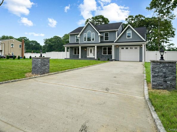 37 Pentmoor Drive, Mastic NY 11950