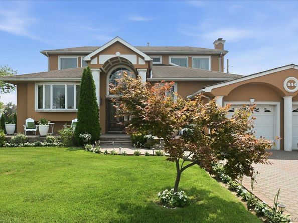 844 Park Lane, North Woodmere NY 11581
