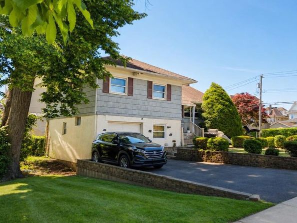 180 Sutton Manor Road, New Rochelle NY 10801