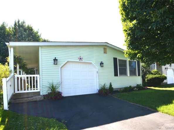105 W Village Circle 105, Manorville NY 11949