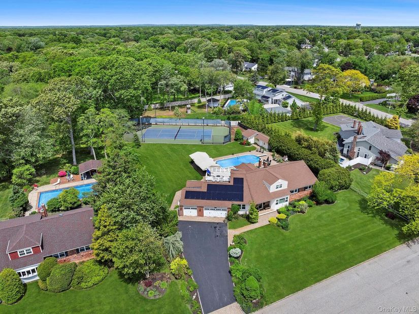 9 Dove Lane, Bay Shore NY 11706