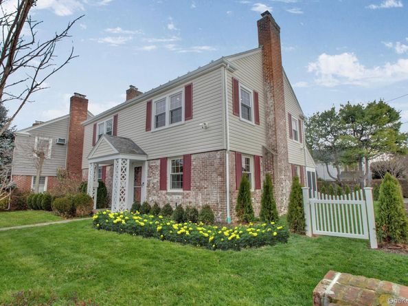 2 Bayview Court, Manhasset NY 11030