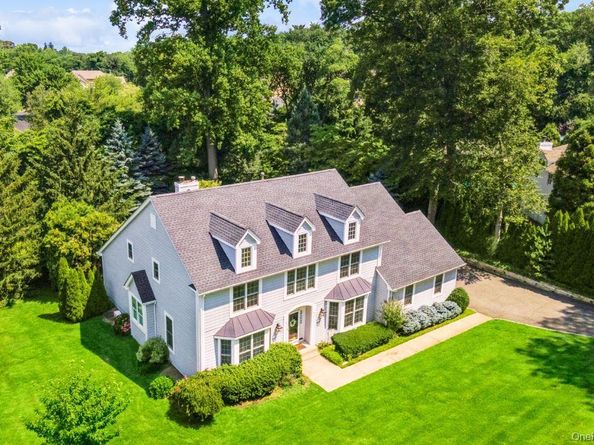 17 Tappanwood Drive, Locust Valley NY 11560