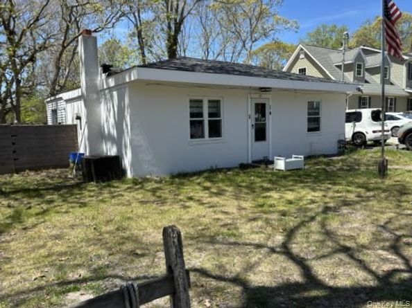 14 Coolidge Road, Hampton Bays NY 11946